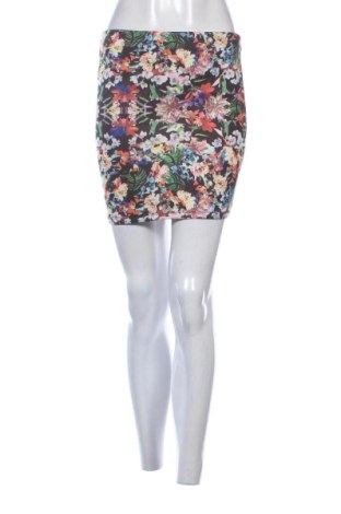 Пола Bershka, Размер S, Цвят Многоцветен, Цена 10,00 €, #137196414
