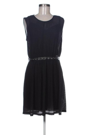 Rochie Guess, Mărime M, Culoare Negru, Preț 496,99 Lei, #136709721