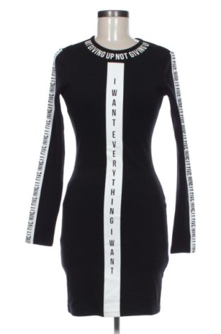 Рокля H&M, Размер S, Цвят Многоцветен, Цена 12,00 €, #137213305