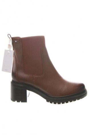 Дамски боти Tommy Hilfiger, Размер 40, Цвят Кафяв, Цена 52,66 €