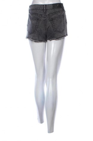Dámské kraťasy  Cheap Monday, Velikost S, Barva Šedá, Cena  89,00 Kč