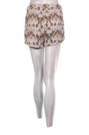 Дамски къс панталон Vero Moda, Размер M, Цвят Многоцветен, Цена 2,55 €