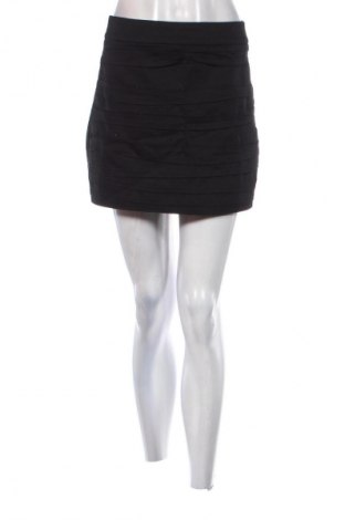 Пола - панталон Stradivarius, Размер M, Цвят Черен, Цена 3,06 €