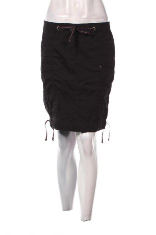 Пола Clockhouse, Размер S, Цвят Черен, Цена 2,04 €