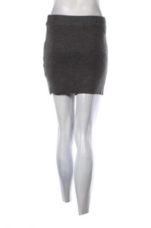 Пола Clockhouse, Размер M, Цвят Сив, Цена 2,04 €