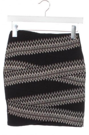 Пола H&M, Размер XS, Цвят Многоцветен, Цена 2,04 €