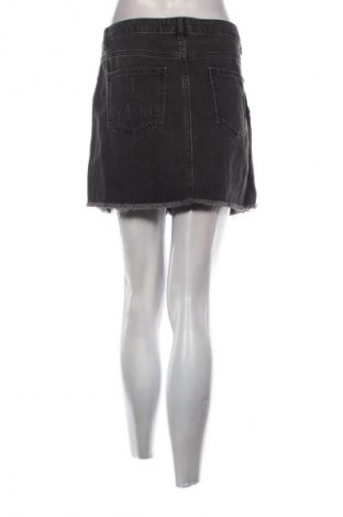 Пола LC Waikiki, Размер M, Цвят Черен, Цена 3,57 €