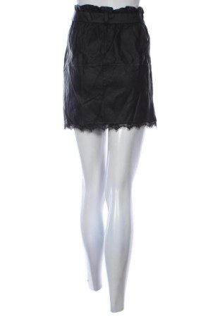 Пола NEW COLLECTION, Размер S, Цвят Черен, Цена 4,60 €