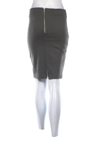 Пола Reserved, Размер S, Цвят Зелен, Цена 2,55 €