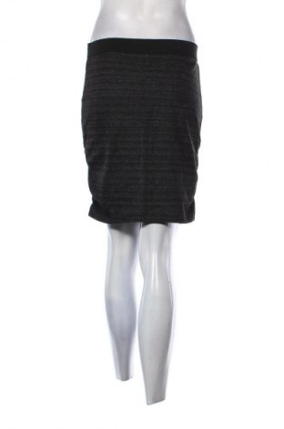 Пола Saint Tropez, Размер M, Цвят Сив, Цена 2,55 €