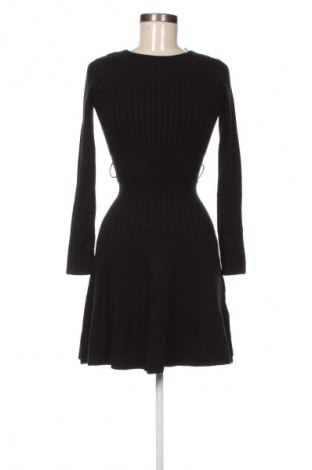 Rochie Guess, Mărime S, Culoare Negru, Preț 604,99 Lei, #132543403