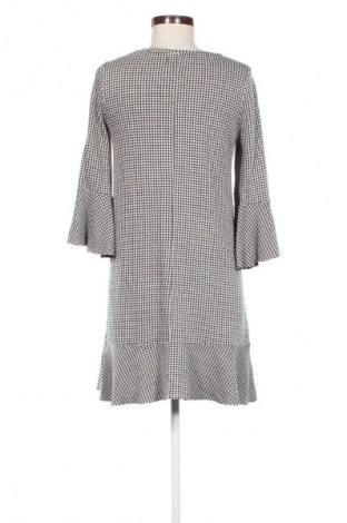 Рокля Pull&Bear, Размер M, Цвят Многоцветен, Цена 7,15 €