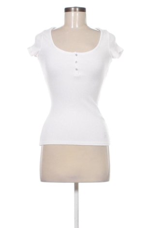 Tricou de femei Guess, Mărime XS, Culoare Alb, Preț 114,00 Lei, #137259679