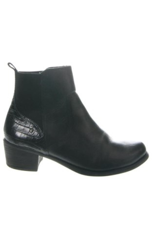 Дамски боти UGG Australia, Размер 38, Цвят Черен, Цена 91,00 €, #137224040