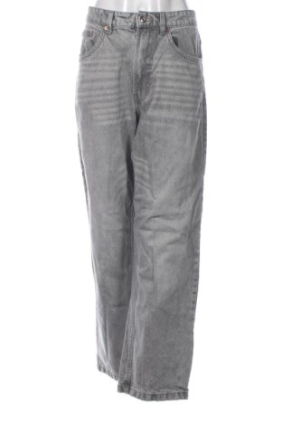 Blugi de femei Bershka, Mărime M, Culoare Gri, Preț 81,79 Lei, #137259135