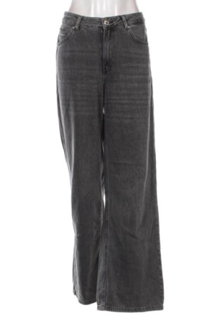 Blugi de femei Pull&Bear, Mărime M, Culoare Gri, Preț 52,49 Lei, #137267541