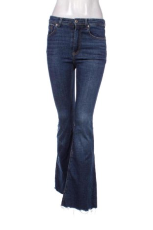 Damskie jeansy Stradivarius, Rozmiar S, Kolor Niebieski, Cena 55,04 zł, #137226866