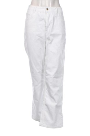 Дамски дънки Zara, Размер L, Цвят Бял, Цена 28,35 €, #137243392