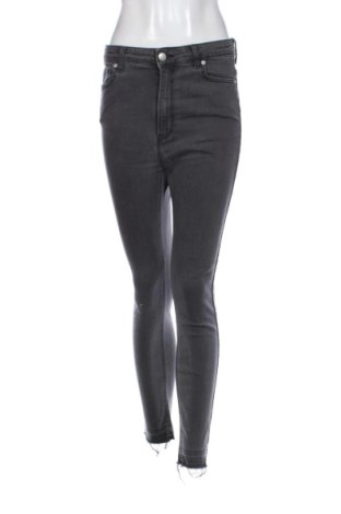 Női farmernadrág Bershka, Méret M, Szín Szürke, Ár 3 191 Ft, #137264077