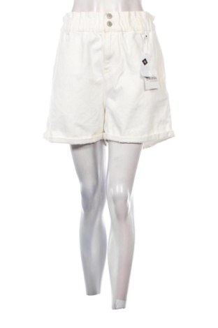 Pantaloni scurți de femei Tex, Mărime XL, Culoare Ecru, Preț 96,90 Lei, #137223643
