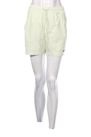 Дамски къс панталон Calvin Klein, Размер L, Цвят Зелен, Цена 56,24 €, #137245615