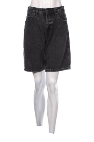Pantaloni scurți de femei Pull&Bear, Mărime L, Culoare Negru, Preț 57,00 Lei, #137259128