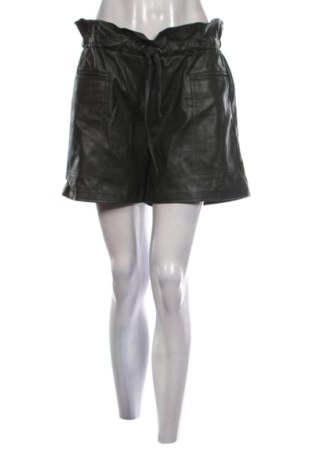 Pantaloni scurți de femei Kendall & Kylie, Mărime S, Culoare Verde, Preț 162,72 Lei, #137259974