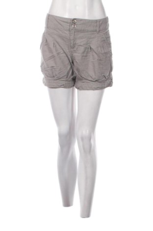 Pantaloni scurți de femei Pimkie, Mărime L, Culoare Bej, Preț 35,00 Lei, #137266597