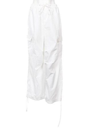 Pantaloni de femei Bershka, Mărime XL, Culoare Alb, Preț 78,74 Lei, #137251766