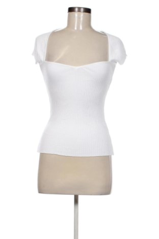 Top de femei Zara, Mărime M, Culoare Alb, Preț 68,24 Lei, #137258406
