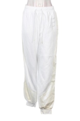 Pantaloni trening de femei Nike, Mărime M, Culoare Alb, Preț 272,48 Lei, #137219106