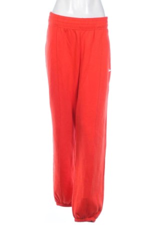 Pantaloni trening de femei Nike, Mărime L, Culoare Roșu, Preț 248,00 Lei, #137245429