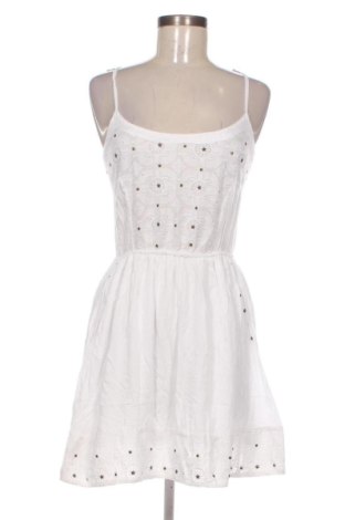 Rochie Bershka, Mărime M, Culoare Alb, Preț 73,49 Lei, #137244174