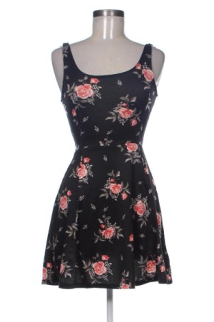 Рокля H&M, Размер XS, Цвят Многоцветен, Цена 20,00 €, #137247807