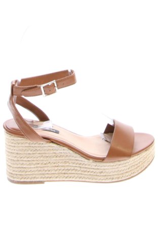 Σανδάλια Stradivarius, Μέγεθος 36, Χρώμα Καφέ, Τιμή 25,00 €, #137249602