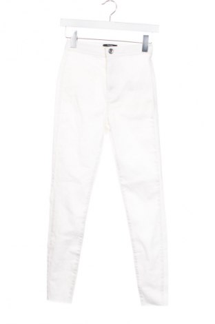 Női farmernadrág Bershka, Méret S, Szín Fehér, Ár 6 869 Ft