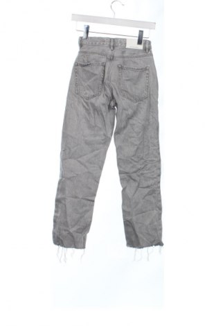 Дамски дънки Stradivarius, Размер XXS, Цвят Сив, Цена 15,33 €