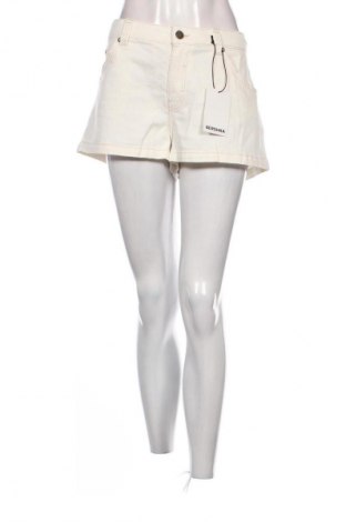 Дамски къс панталон Bershka, Размер XL, Цвят Екрю, Цена 6,13 €