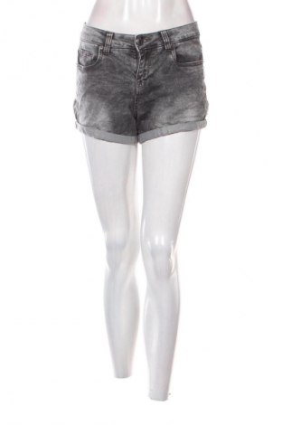 Дамски къс панталон Cars Jeans, Размер M, Цвят Сив, Цена 3,06 €