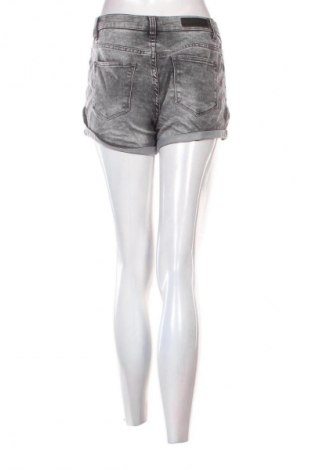 Дамски къс панталон Cars Jeans, Размер M, Цвят Сив, Цена 3,06 €