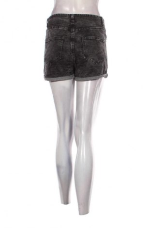 Дамски къс панталон Fb Sister, Размер M, Цвят Черен, Цена 3,06 €