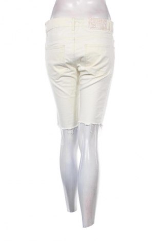 Дамски къс панталон Gina Tricot, Размер XL, Цвят Бял, Цена 2,55 €