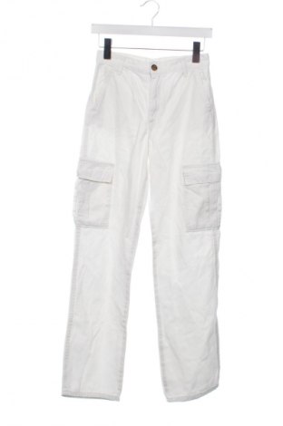 Damenhose Stradivarius, Größe XS, Farbe Weiß, Preis 17,99 €