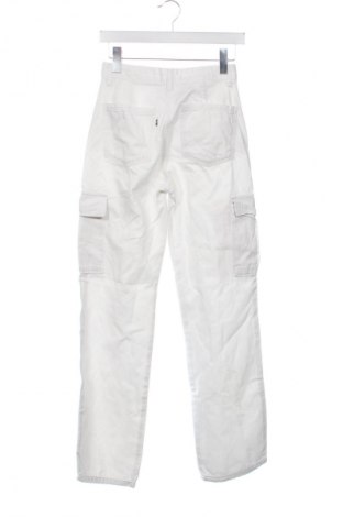 Damenhose Stradivarius, Größe XS, Farbe Weiß, Preis 17,99 €