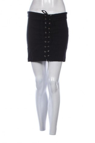 Пола Bershka, Размер M, Цвят Черен, Цена 2,04 €