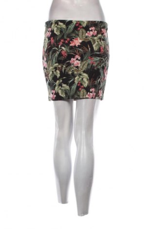 Пола Bershka, Размер S, Цвят Многоцветен, Цена 2,04 €