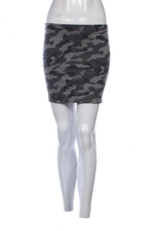 Пола Fb Sister, Размер M, Цвят Многоцветен, Цена 2,04 €