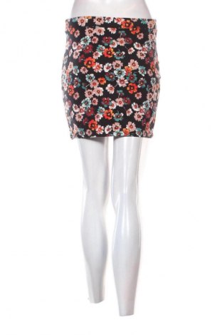 Пола H&M Divided, Размер M, Цвят Многоцветен, Цена 2,04 €