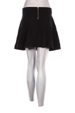 Пола H&M Divided, Размер S, Цвят Черен, Цена 2,04 €