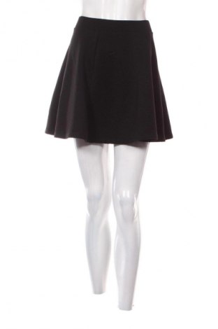 Пола H&M Divided, Размер S, Цвят Черен, Цена 2,04 €